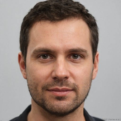 Hugo L. — Rédacteur en chef · Tech & High-tech